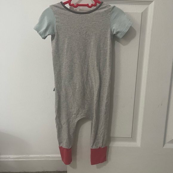 Like new condition Captain America Rags. 18-24 month. - Picture 2 of 2